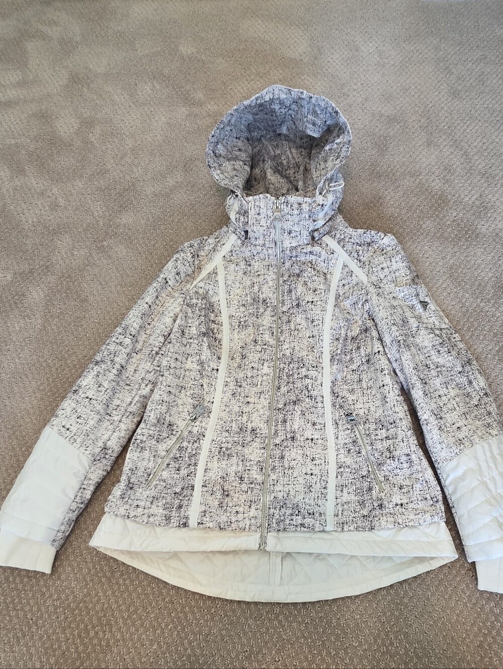 Women’s Quilted Hooded Rain Jacket in White Speckle